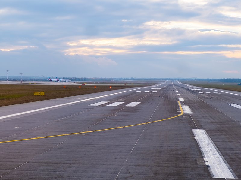 用于机场跑道混凝土的 Ecocrete™ 聚酯纤维--收缩控制和韧性